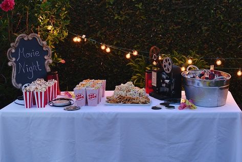 Outdoor Movie Night Party, Backyard Movie Night Party, Movie Night Essentials, Kid Friendly Movies, Birthday Movie Night, Summer Movie Night, Outdoor Movie Party, Cinema Party, Backyard Movie Party