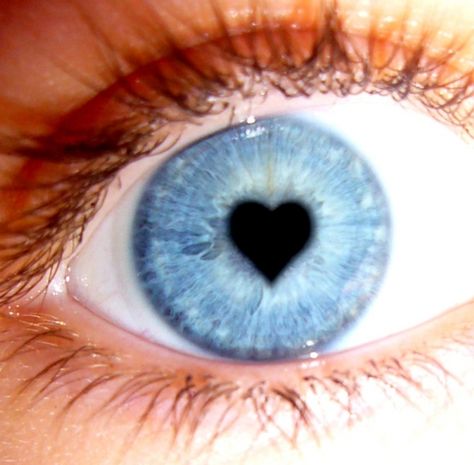 Love hearts An Eye