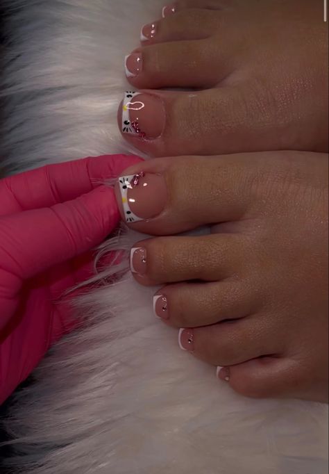 Hello Kitty Toenail Designs, Hello Kitty French Tip Toes, Hello Kitty Toenails, Hello Kitty Toes Nail Design, Hello Kitty Pedicure, Hello Kitty Acrylic Nail Designs, Short Nails Hello Kitty, Hello Kitty Nails Aesthetic, Hello Kitty Toe Nails