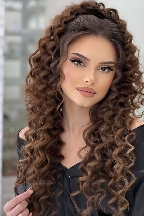 25 GORGEOUS CURLY HAIRSTYLES Wedding Hairstyles Big Curls, High Volume Wedding Hair, Long Curly Hair Styles For Prom, Bridal Hair Curly Down, Formal Hairstyles For Prom, Wedding Hair Curly Down, Tight Curls For Long Hair, Long Curly Hairstyles For Wedding, Tight Curls Hairstyle