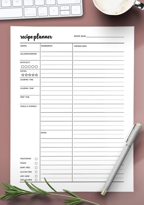 This printable recipe template is perfect for those who love to cook or get creative in the kitchen. You can use this free printable recipe card to write your own personal favorite recipes and then keep them all organized. It's a great way to organize your recipes and organize your kitchen. Recipe Tracker, Recipe Templates Free, Preschool Christmas Songs, World Of Printables, Recipe Cards Printable Free, Printable Recipes, Template Free Printable, Free Printable Banner, Printable Ideas