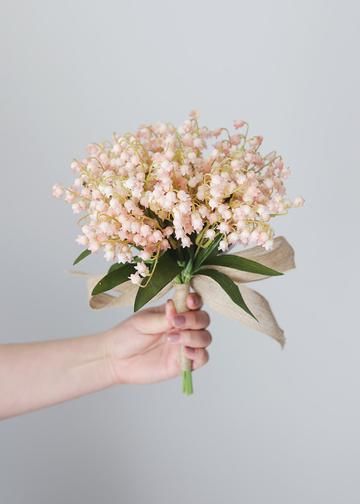 Lily Of The Valley Bouquet, Lilac Wedding Bouquet, Wedding Flower Guide, Spring Wedding Bouquets, Artificial Wedding Bouquets, Fresh Wedding Flowers, Lilac Wedding, Flower Guide, Silk Flowers Wedding