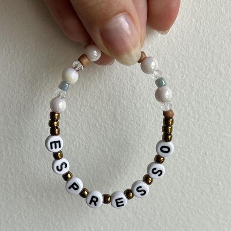 Sabrina Carpenter Inspired “Espresso” beaded... - Depop Sabrina Carpenter Bracelet Ideas, Sabrina Carpenter Friendship Bracelet, Sabrina Carpenter Bracelets, Sabrina Bracelet, Concert Bracelets, Carpenter Outfits, Manualidades Aesthetic, Sabrina Carpenter Outfits, Friendship Bracelets Designs