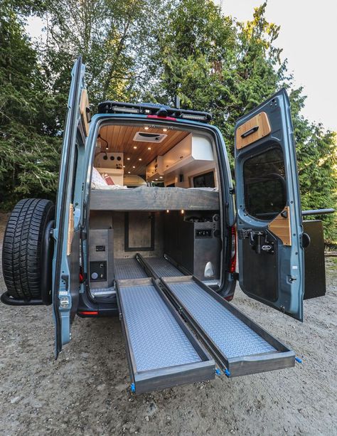 2021 Sprinter 170″ 4×4 by Freedom Vans #sprinter #freedomvans #vanlife #van #travelvan #convertedvan #vanconversion #bellingham #sprintervan #tinyhouse #tinyhome #smallspace #garage #mountainbiking Race Van Conversion, 170 Sprinter Van Conversion, Van Conversion Bike, Van Setup, Offroad Van, Moto Van, Van Garage, Rack Velo, Ford Transit Conversion