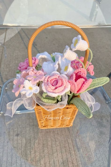 crochet flower basket Crochet Flower Basket, Bouquet Crochet, Crochet Roses, Crochet Store, Easter Crafts For Adults, Crochet Garden, Crochet Flowers Easy, Confection Au Crochet, Crochet Bouquet