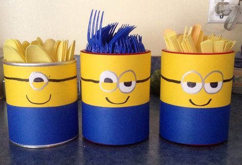 Diy Minion Decorations, 5 Minions, Minion Party Decorations, Minion Party Favors, Minion Party Theme, Minion Decorations, Mario Bros Birthday Party Ideas, Minions 4, Kitten Birthday Party