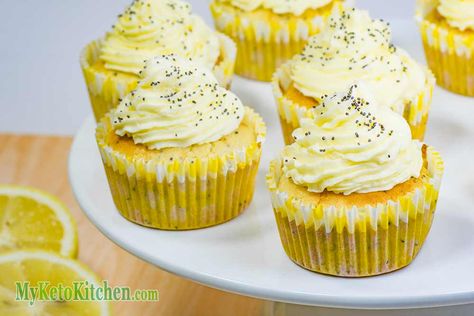 Ketogenic Lemon Poppy Seed Cupcakes Lemon Poppy Seed Cupcakes, Cupcake Receptek, Poppy Seed Muffin Recipe, Lemon Poppy Seed Muffins Recipe, Low Carb Cupcakes, Keto Muffin Recipe, Lemon Poppy Seed Muffins, Keto Cupcakes, Seed Muffins