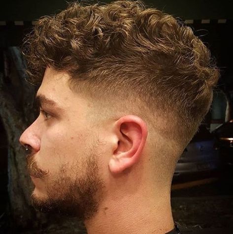 Fade Haircut Curly Hair, Men's Curly Hairstyles, Curly Hair Fade, Men Haircut Curly Hair, Long Hair Ponytail, Wavy Hair Men, Haircuts For Wavy Hair, Haircuts For Curly Hair, Corte De Cabelo Masculino