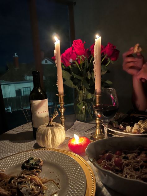 Date Night Aethestic, Date Night Pictures Dinner Aesthetic, Fancy Dates Aesthetic, Date Asethic, Cute Late Night Dates, Dining Table Aesthetic Night, At Home Fancy Dinner, Outside Dinner Date, Date Night Ideas At Home Aesthetic