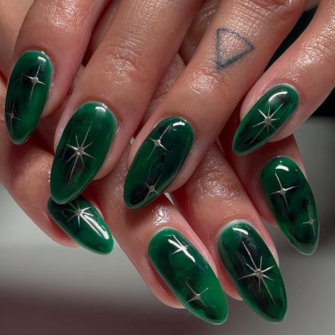 Festive but not screaming Christmas lol ✨ @kokoistusa mega stick base + excel builder for structure @southtxnailsupply “picked punk” +… | Instagram Silver Nail Designs, Emerald Nails, Bow Nail, Dark Green Nails, Green Nail Art, Gothic Nails, Butterfly Bow, Heart Butterfly, Festival Nails