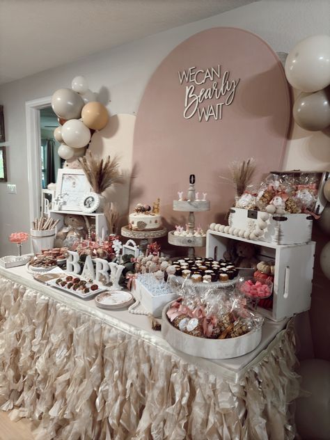 we can bearly wait baby shower dessert table #babyshowerthemes #babyshowerdecor #desserttableideas #bear #pink #babaygirl #dessert #cakepops #chocolatecoveredoreos #chocolatecoveredpretzels  #baby #babyshowertips #baby Cake Table Baby Shower Ideas, Boho Candy Table, Barely Wait Baby Shower Theme, Baby Shower Present Table, Teddy Bear Dessert Table, We Can Bearly Wait Cake, Baby Shower Sweets Table, Baby Shower Table Set Up, Diy Dessert Table