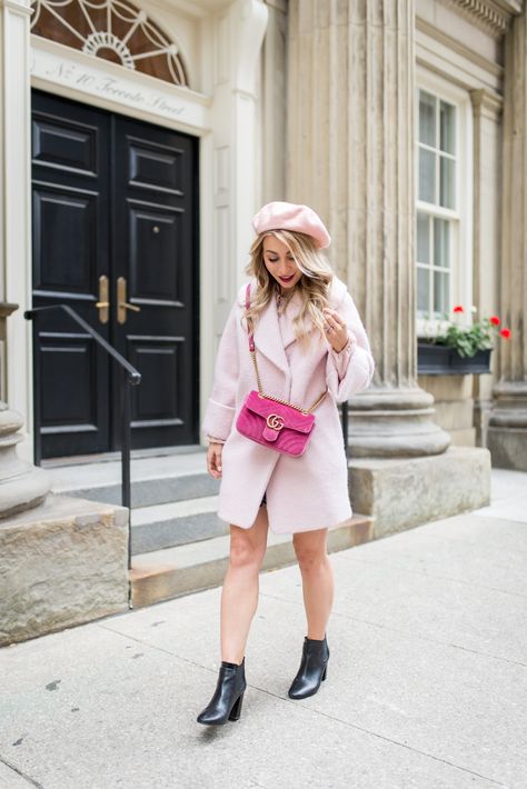 Hot Pink Purse Outfit, Gucci Marmont Outfit, Outfit With Pink Bag, Pink Purse Outfit, Pink Bag Outfit, Ingenue Ethereal, Pink Bags Outfit, Velvet Gucci, Coats Outfits