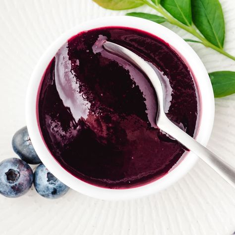 Blueberry Topping For Cheesecake, Blueberry Coulis, Coulis Recipe, Lolly Cake, Canned Fruits, Blueberry Topping, Cheesecake Toppings, Blueberry Sauce, Blueberry Desserts