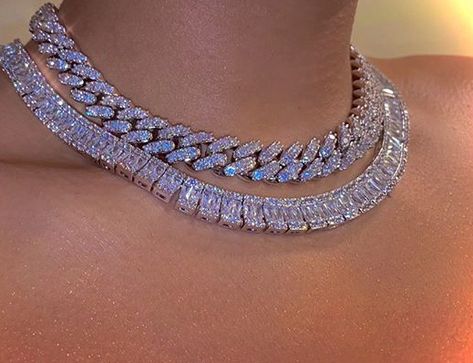 Diamond Chain Aesthetic, Silver Chain Aesthetic, Chains Aesthetic, Dope Jewelry Accessories, Silver Link Necklace, Cuban Link Necklace, Expensive Jewelry Luxury, Gold Chain Jewelry, Dope Jewelry