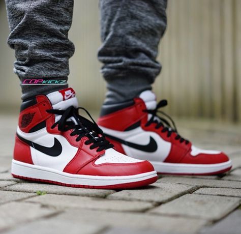 Launching Saturday. Nike Air Jordan 1 High Chicago http://thesolesupplier.co.uk/products/nike-air-jordan-1-og-high-chicago/ Kasut Nike, Zapatillas Jordan Retro, Jordan Swag, Sneakers Drawing, Boty Nike, Nike Air Jordan Shoes, Clothing Reference, Shoes Sneakers Jordans, Air Jordan Sneakers