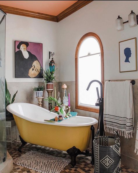 Paint Clawfoot Tub, Painted Clawfoot Tub, Claw Bathtub, Home Spa Ideas, Parting Is Such Sweet Sorrow, Claw Foot Bathtub, Clawfoot Tub Bathroom, Claw Tubs, Old Bathrooms