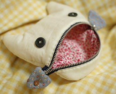 This is the cutest little thing!  zipper change purse that is a kitty cat! Katt Diy, Clutch Tutorial, Tote Tutorial, Tutorial Sewing, Bag Tutorials, Diy Sac, Purse Tutorial, Pattern Bag, Pouch Tutorial