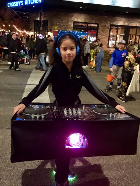 #heymrdj #halloween #kidscostumes #djcostume #diycostume Dj Table Diy, Marshmello Costume, Homeade Halloween Costumes, Carnaval Outfits, Dj Costume, Boys Halloween Costumes Diy, Hey Mr Dj, Carnaval Outfit, Dj Marshmello