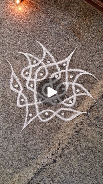 Simple Sikku Kolam, Kollam Muggu Designs, Sikku Kolam Simple, Thipudu Mugulu, Simple Kolam Designs Easy, Small Kolam Designs, Simple Muggulu Designs, Muggulu Design Simple, Simple Kolam Designs