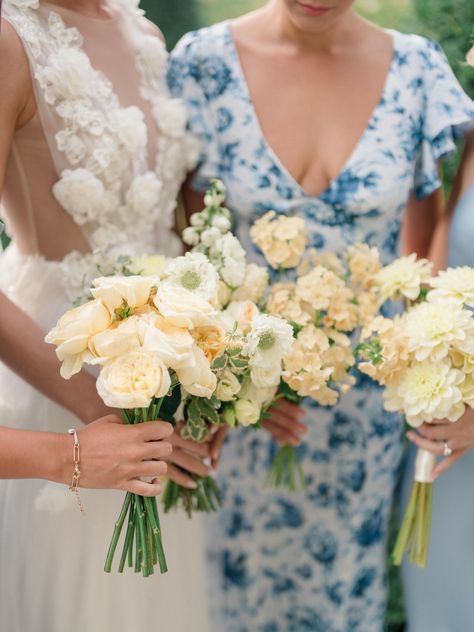 Let's predict some 2025 wedding trends! 💍 💫 Patterned linens- they simply level up your décor in the most amazing way. 💫 The serpentine table. This is a modern take on having round tables in a banqueting style - perfect for smaller more intimate weddings to keep the conversations flowing. 💫 Mix-and-match bridesmaid dresses, especially in those dreamy blue hues- let your girls be your something blue! 💫 Individual or table sharing wedding cakes. This is the perfect way to get conversations ... Serpentine Table, Luxury Florists, 2025 Wedding, Mismatched Bridesmaids, Wedding Colour, Mismatched Bridesmaid Dresses, Round Tables, Wedding Flower Inspiration, Flower Bouquets