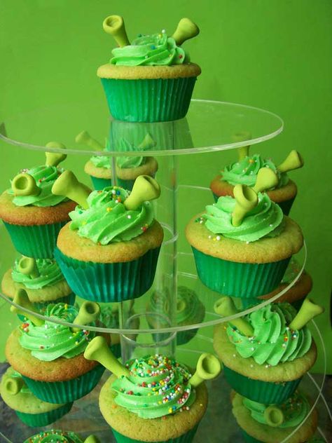 Shrek Kids Birthday Party, Shrek Recipes, Shrek Inspired Food, Shrek Bday Party, Shrek Balloon Arch, Shrek First Birthday Party, Shrek Wedding Theme, Shrek Food Ideas, Shrek Cake Ideas