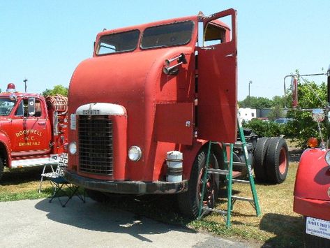 Vintage Trucks: Corbitt COE's - The "Highboy" Has A Sleeper Compartment Right Below and In Front of the Dash - Curbside Classic Cabover Trucks, Tractor Trailer Truck, Classic Tractor, Old Pickup Trucks, Cab Over, Antique Trucks, The Dash, Kenworth Trucks, Big Rig Trucks