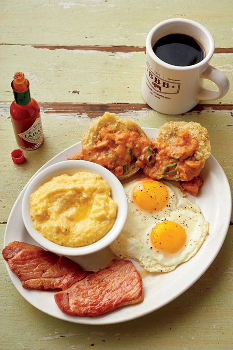 Big Bad Breakfast, Breakfast Diner, Southern Breakfast, Breakfast Photography, Breakfast Aesthetic, Brunch Bread, Corned Beef Hash, Beef Hash, Creative Cooking