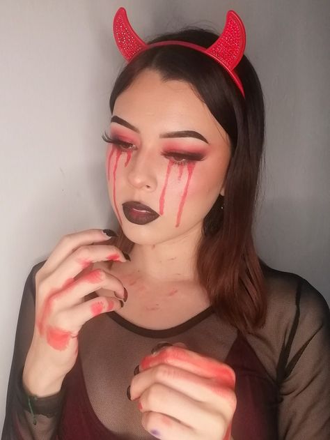 Devil Face Makeup Halloween, Women Devil Makeup, Cute Devil Makeup Halloween, Demon Make Up Halloween, Paperdoll Costume, Devil Makeup Simple, Devil Hairstyles Halloween, Simple Devil Makeup Halloween, Angel And Devil Makeup