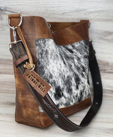 Fringe Hill Purse, Designer Bag Outfits, White Natural Hair, Cowhide Ideas, Leather Purses And Bags, Cowhide Accessories, Western Bags Purses, Western Bags, Western Bag