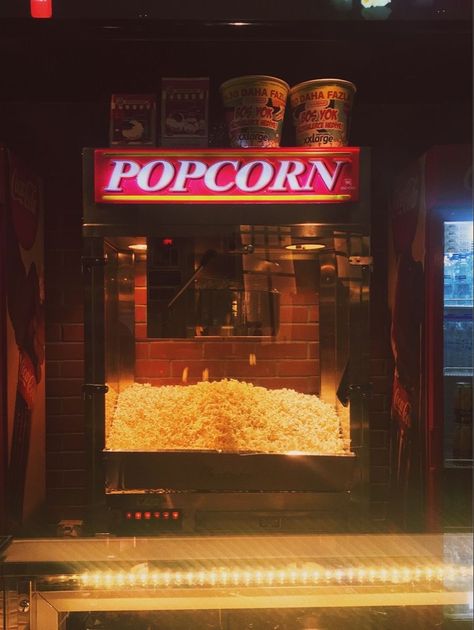 Aesthetic Popcorn Machine, Popcorn Asthetic Picture, Popcorn Popping Aesthetic, Popcorn Machine Aesthetic, Movie Popcorn Aesthetic, Popcorn Aesthetic Vintage, Old Movie Theater Aesthetic, Vintage Movie Theater Aesthetic, Retro Movie Theater Aesthetic