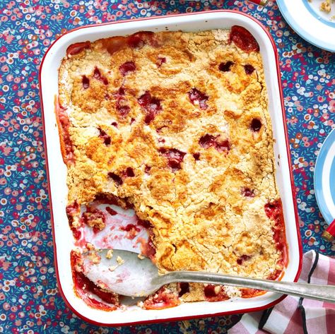 Rhubarb Dump Cake, Rhubarb Dump Cakes, Cherry Pineapple Dump Cake, Pineapple Dump Cake, Cherry Dump Cake Recipe, Berry Desserts, Easy Dump Cake Recipe, Cake Cherry, Cherry Dump Cake