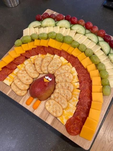 Thanksgiving Fruit And Cheese Platter, Charcuterie Boards Thanksgiving, Thanksgiving Platters Appetizers, Thanksgiving Catering Display, Thanksgiving Food List Ideas, Preschool Thanksgiving Feast Food Ideas, Friendsgiving Ideas Food Appetizers, Kid Friendly Thanksgiving Appetizers, Thanks Giving Recipies