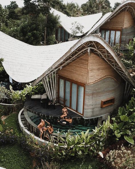 Eco Retreat, Bamboo Roof, Earth Projects, Resort Architecture, Houses In France, Bamboo Architecture, Retreat House, Bamboo House, Sacred Architecture