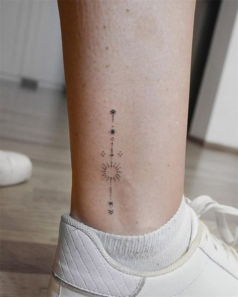 Meaning Full Tattoo Ideas, Pices Zodiac Tattoo Women, Meaning Full Tattoos, Tato Geometris, Small Colorful Tattoos, Black Line Tattoo, Tato Minimal, Minimalist Tattoo Ideas, Small Tattoos Simple