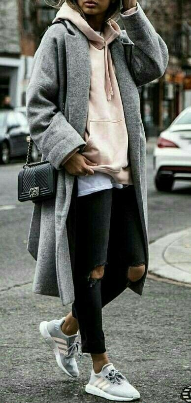 Gray Coat, Street Style Fall Outfits, Black Ripped Jeans, Double Denim, Mode Casual, Trendy Street Style, Looks Street Style, Autumn Street Style, Winter Trends