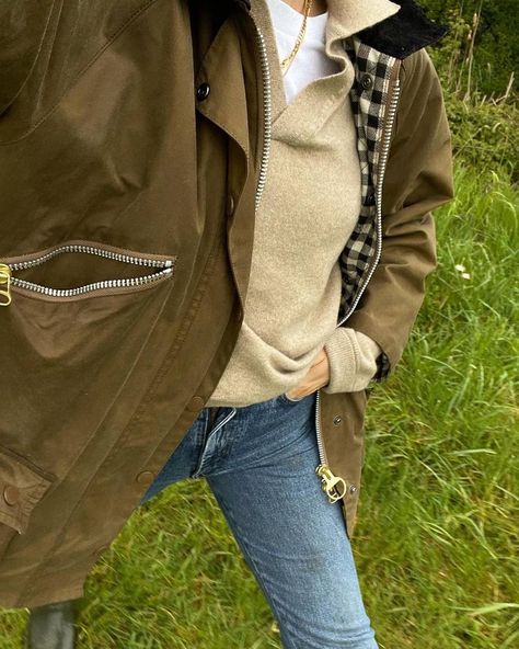 Countryside Outfit, Lucy Williams, Knit Shirt Dress, Barbour Jacket, Country Fashion, Outfit Inspiration Fall, Layering Outfits, Alexa Chung, 가을 패션