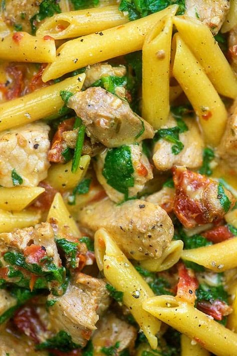 Creamy Tuscan Chicken Pasta, Pork Pasta, Sundried Tomato Pasta, Tuscan Chicken Pasta, Pasta With Chicken, Creamy Tuscan Chicken, Pasta Cremosa, Sundried Tomato, Tuscan Chicken