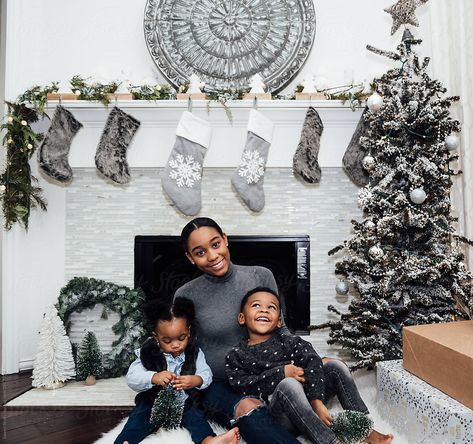 Family Sitting In Front Of Fireplace With Christmas Tree by Sweenshots & Shaymone Sitting In Front Of Fireplace, Fireplace Photoshoot, Holiday Family Outfits, Christmas Family Photoshoot, Family Christmas Pictures, Christmas Fireplace Decor, Christmas Portraits, Family Photo Pose, With Christmas Tree