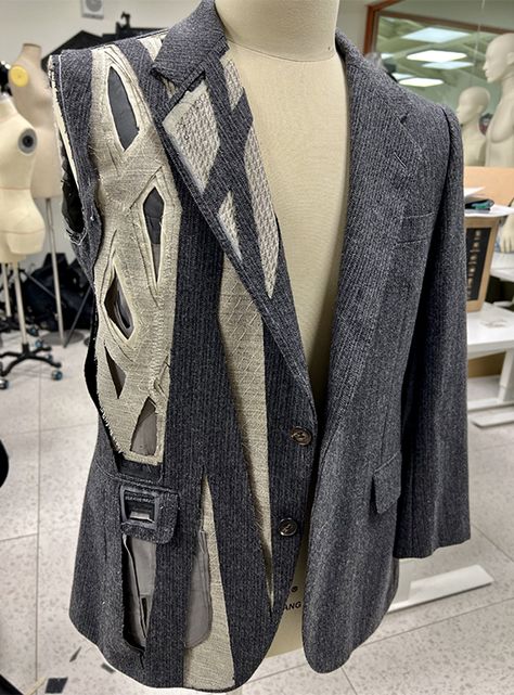 https://www.istitutomarangoni.com/en/maze35/research/deconstruction-of-a-jacket Deconstructionism Fashion, Deconstructed Jacket, Menswear Suit, Deconstruction Fashion, Mens Tailor, Flat Sketches, A Jacket, Avant Garde Fashion, Tailored Jacket