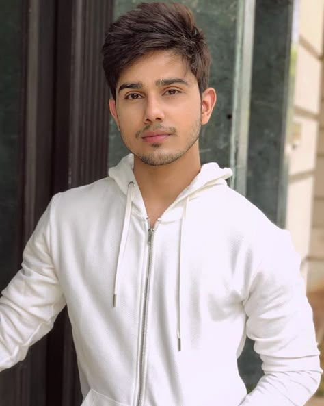 Sunny Chopra, Handsome Indian Men, Mens Dress Outfits, Swag Boys, Indian Men, Soul Shine, Mens Fashion Wear, Cute Backgrounds For Phones, Men Photoshoot