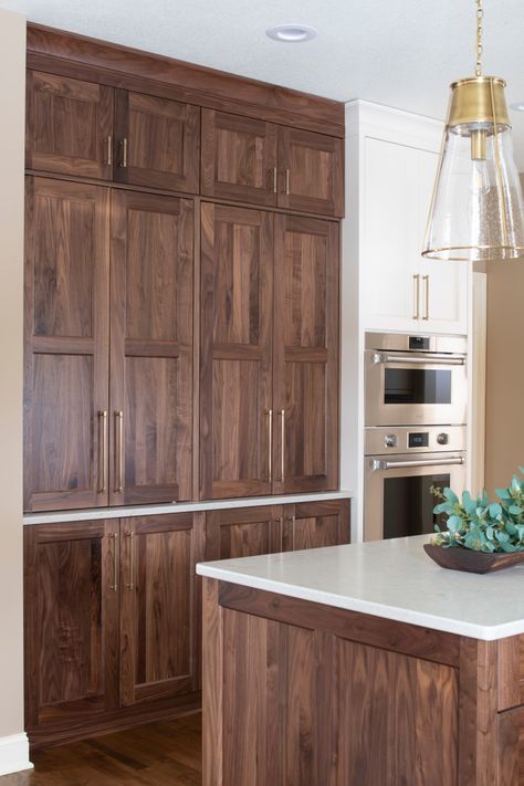 Walnut Cabinets Kitchen, Modern Walnut Kitchen, Walnut Kitchen Cabinets, Functional Kitchen Design, Walnut Kitchen, Kitchen Wall Cabinets, Walnut Cabinets, Transitional Kitchen, Kitchen Trends