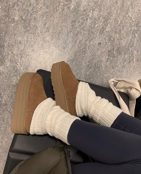 Cute Uggs, White Goth, Pretty Shoes Sneakers, Autumn Fits, Uggs Outfit, Leg Warmer, 80s Party, Aesthetic Shoes, Fall Fits