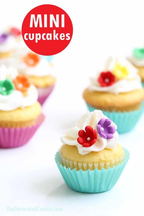 how to decorate mini cupcakes #cupcakes #cakedecorating #minicupcakes #springcupcakes Hot Fudge Cake, Best Cupcake, Hot Chocolate Fudge, Spring Cupcakes, Single Serve Desserts, Trifle Desserts, Wilton Cake Decorating, Slow Cooker Desserts, Dessert Party