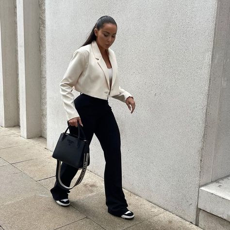 @fashionnova Search 🔎 ‘Cassie Cropped Blazer’ ‘Tasha Dressy High Rise Pants’ | Instagram Summer Outfit Streetwear, Crop Blazer Outfit, Cropped Blazer Outfit, White Blazer Outfits, Cropped Outfits, Girls Night Outfit, Black And White Outfit, Outfit Streetwear, Stylish Fall Outfits