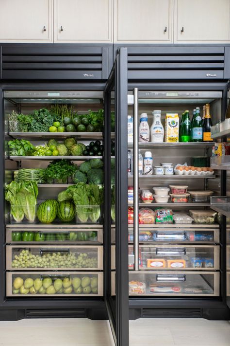 Inside Kris Jenner's Fridges and Freezer - Poosh Black Fridges, Healthy Fridge, Eksterior Modern, Desain Pantry, House Organisation, Casa Country, Kitchen Pantry Design, Fridge Organization, Hus Inspiration