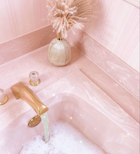 Pink glitter bath aesthetic Pink And Gold Aesthetic, Girly Vacation, Pink Bathtub, Aesthetic Bath, Bath Aesthetic, Pink Glamour, Moon Magick, Pink Baths, Preppy Stuff