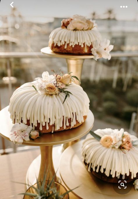 Bundt Cake Display Ideas, Bundt Cake For Wedding, Nothing Bundt Cakes Wedding Display, Wedding Bundt Cake Ideas, Multiple Cake Display, Multiple Cakes Wedding Display, Multiple Wedding Cakes Display, Birthday Bundt Cake Decorating Ideas, Bundtini Wedding Display