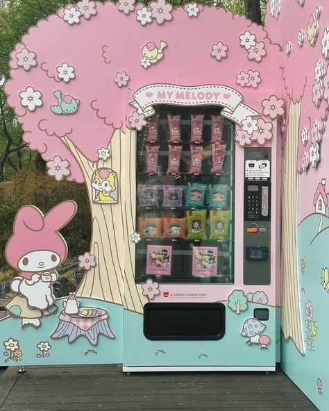 Sanrio Cafe Japan, Cute Vending Machine, Hello Kitty Land, Japan Vending Machine, Kawaii Cafe, Sanrio Birthday, Sanrio Shop, Cafe Japan, Kawaii Store