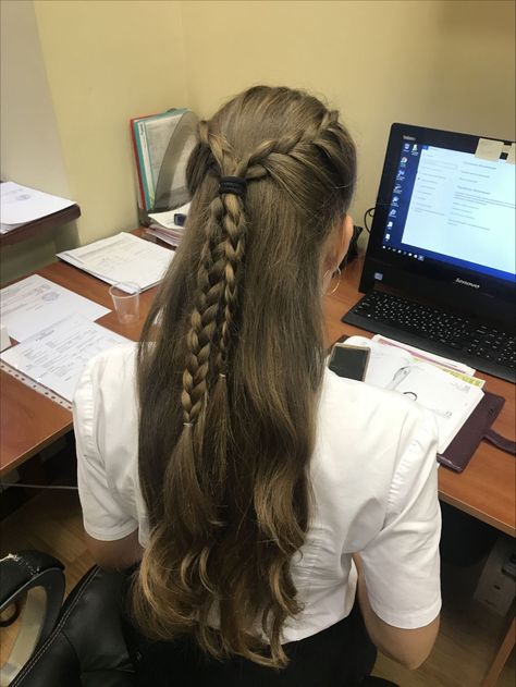 Hairstyle For School Medium Hair, Hairstyles Long Layered Hair, Braided Hairstyles Long, Brown Hair Hairstyles, Brunette Light, Brown Long Hair, Clothing Capsule, Career Aesthetic, Peinados Aesthetic