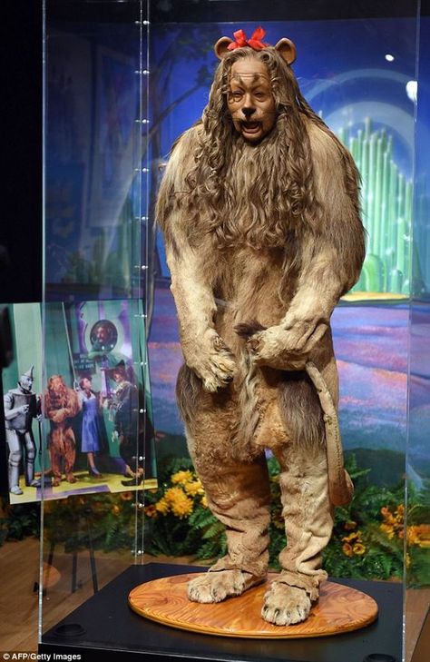 The Cowardly Lion costume worn by Bert Lahr in The Wizard Of Oz sold for more than $3 million at auction Wizard Of Oz Lion Costume, Cowardly Lion Costume, Lion Outfit, Wizard Of Oz Lion, The Wizard Of Oz Costumes, The Cowardly Lion, Wizard Of Oz Characters, 3 Million Dollars, Bennington Vermont